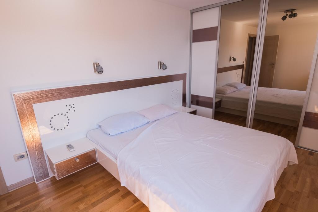 Апартаменты Private Penthouse Djurasevic Свети-Стефан Экстерьер фото